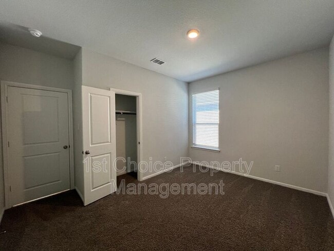 Building Photo - 9608 New Bern Dr