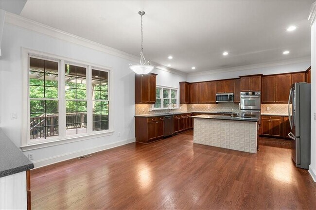 Building Photo - 350 Wembley Cir