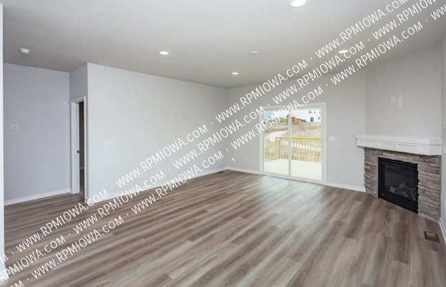 Building Photo - 755 Linden St