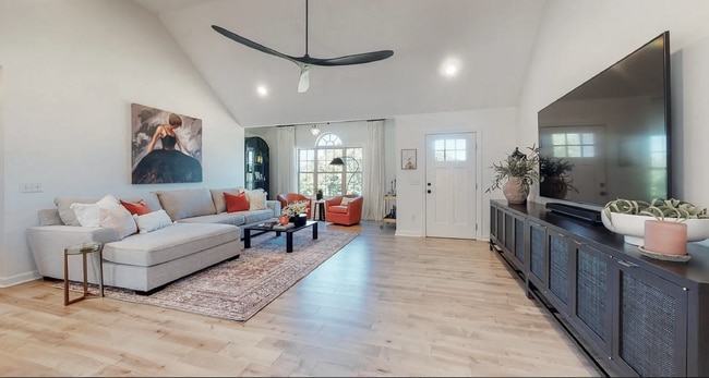 Building Photo - "Charming 3-Bed, 2-Bath Home on Claypool R...