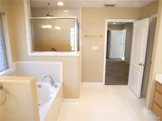 Building Photo - 33 27th