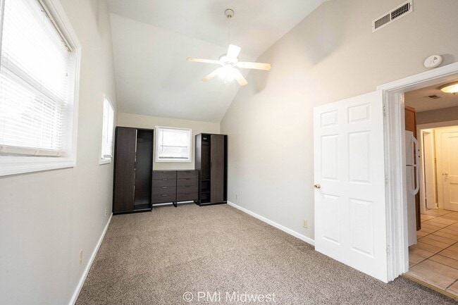 Building Photo - Cozy 1-Bedroom Gem in Indianapolis with Spacious Living – 750 Sq Ft!