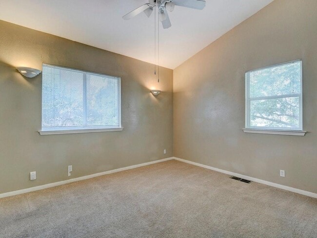 Building Photo - 2502 Leon St