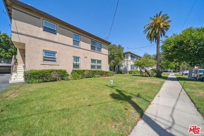 Building Photo - 5329 Vantage Ave