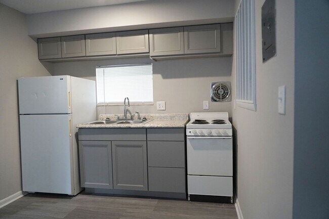 Primary Photo - 3033 Clifton Ave