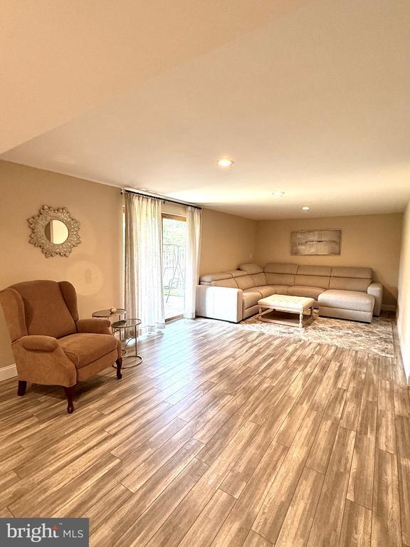 Building Photo - 343 Basswood Cir