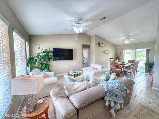 Building Photo - 137 SE 17th Terrace