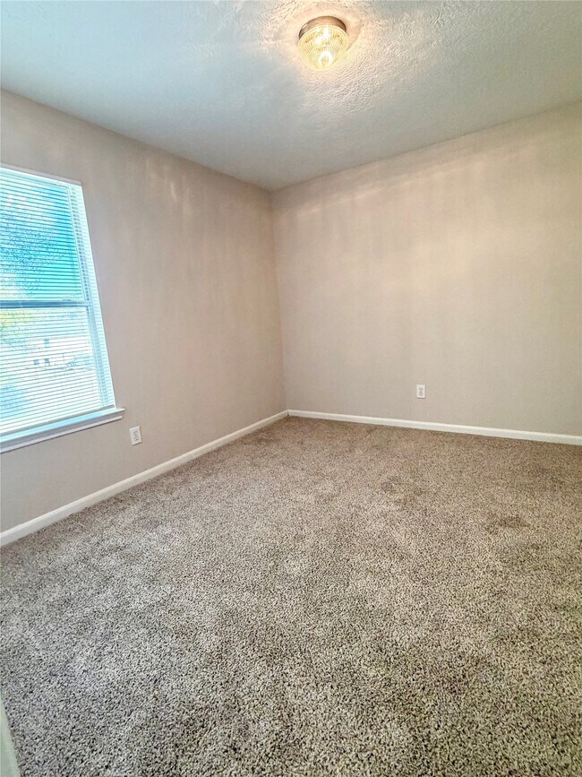 Building Photo - 13952 Buckskin Dr