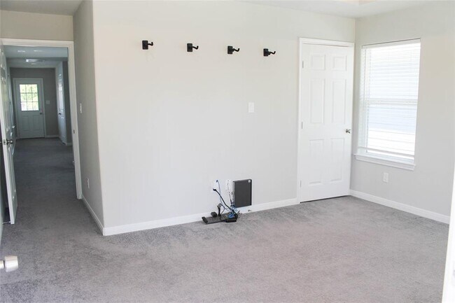 Building Photo - 396 Spooner St