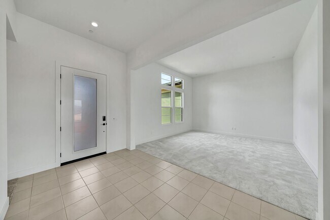 Building Photo - 30000 N Camino los Robles