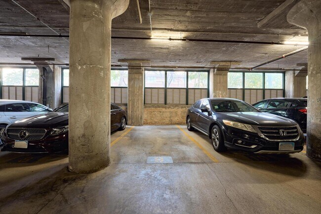 Building Photo - 221 E Cullerton St