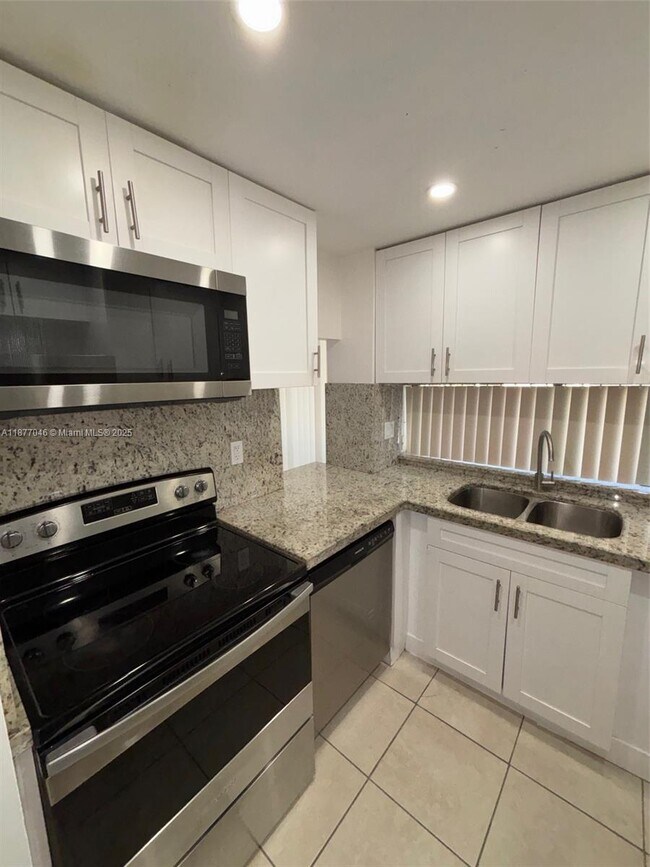 Building Photo - 17011 N Bay Rd