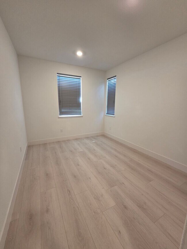 Building Photo - 2-Story 4Bx3.5B House Near Sky River Casino Available Now!!