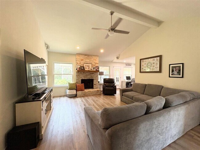 Building Photo - 1404 Cedar Park Dr
