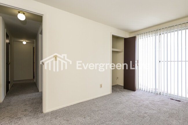 Building Photo - 5839 Troy Villa Blvd