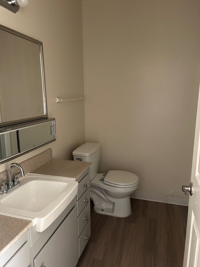 Interior Photo - 221 W Tujunga Ave