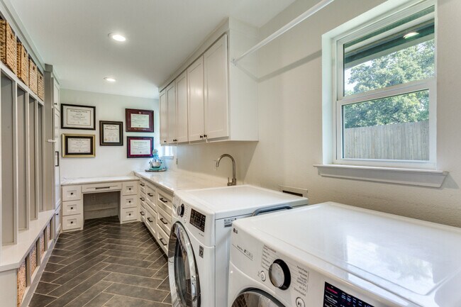 Mudroom and Laundry room - 516 Hillside Rd