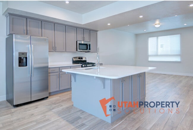 Building Photo - 408 S 980 W