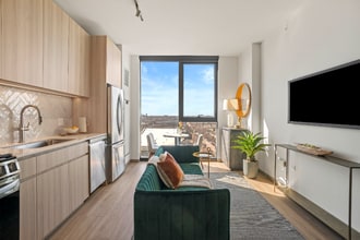 Building Photo - 551 S Damen Ave