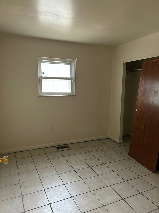 Building Photo - 4531 St Johns Ave