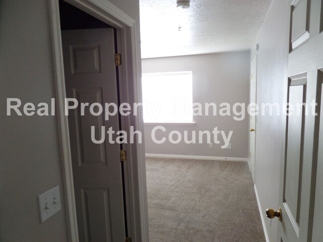 Building Photo - Eagle Mountain Condo