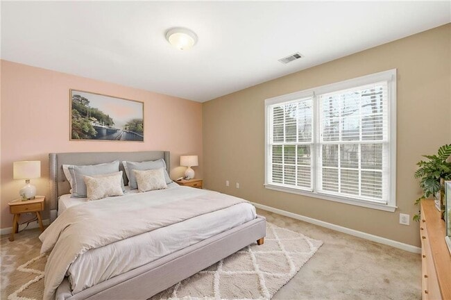 Building Photo - 310 Stoneleigh Dr SW