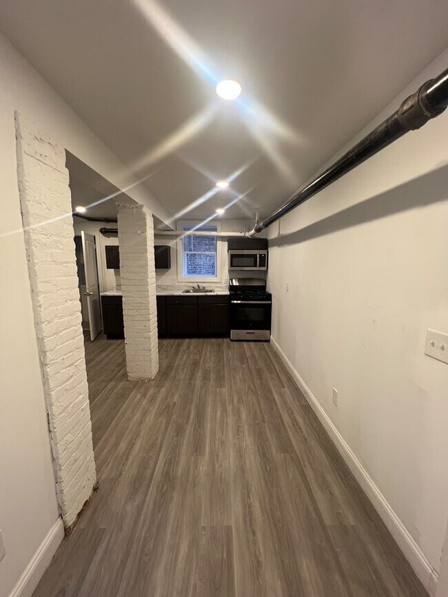 Building Photo - 559 Broadway