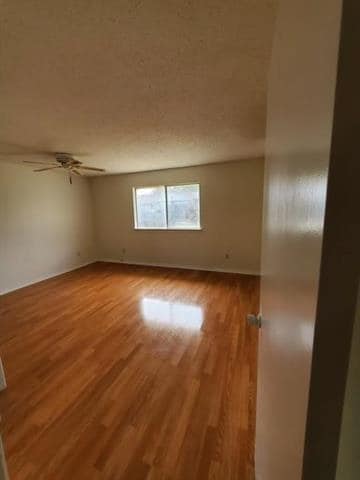 Building Photo - 2210 Greenvalley Dr