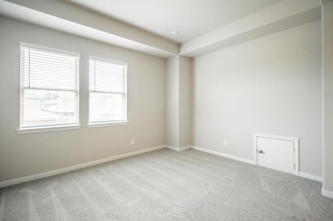 Building Photo - 21449 Kings Guild Ln