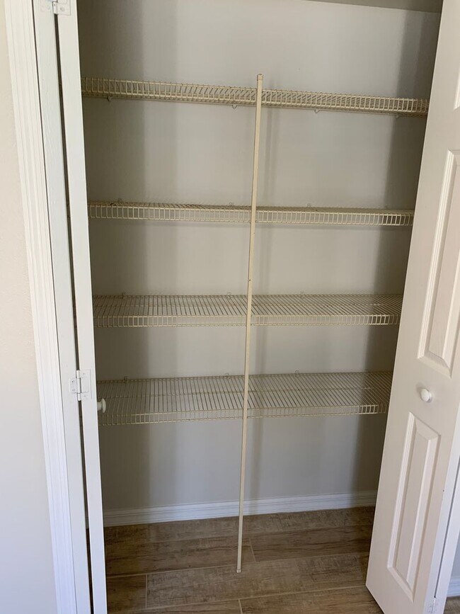 Building Photo - Beautiful 3 Bedroom, 2 Bathroom Home with Lake in Melbourne, FL!