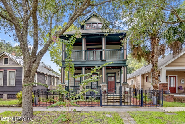 Primary Photo - 1435 N Liberty St