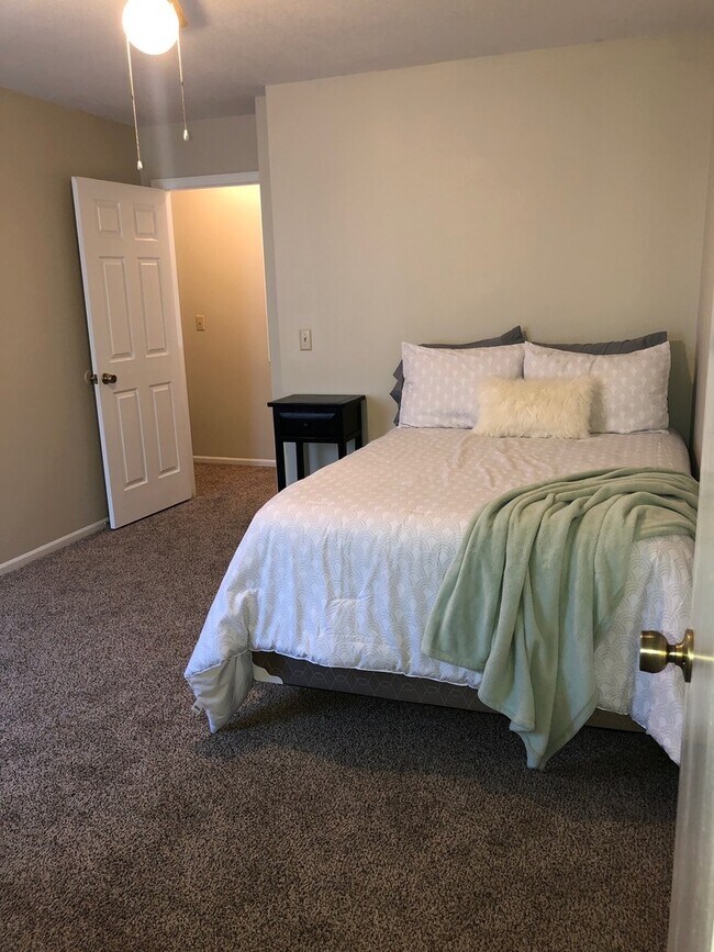 Building Photo - TS-Woodridge Duplex
