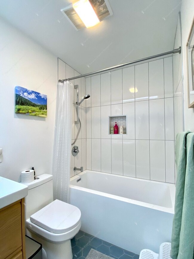 Building Photo - *Unfurnished* Charming Single-Story 3-Bedroom, 2-Bathroom Rancher with Stunning Yard