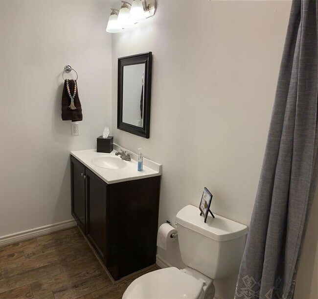 Building Photo - 10176 Oakberry St