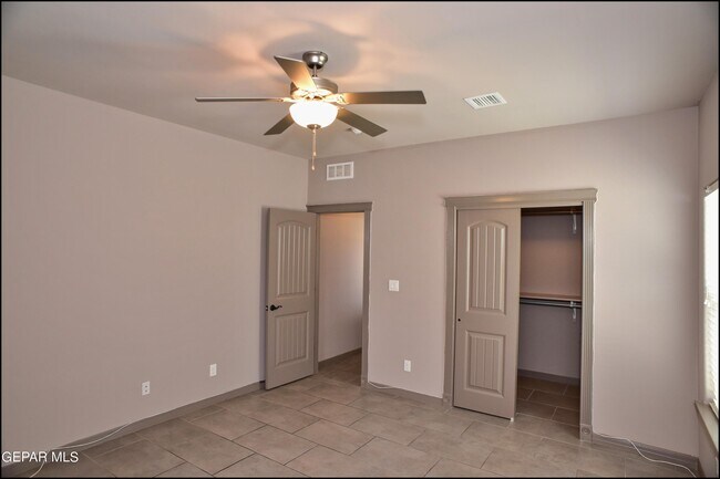 Building Photo - 14373 High Rock Dr