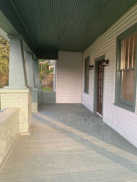 Building Photo - 2300 Elmendorf St