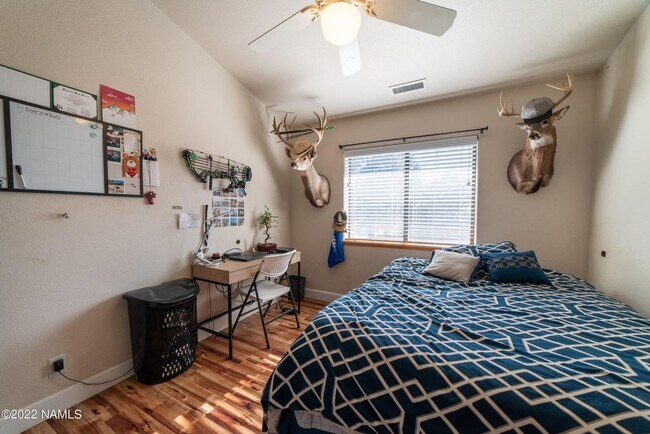 Building Photo - Westside 4 Bed, 2.5 Bath House with A/C & 2-Car Garage Near NAU & CCC! Students & Pets OK! Aug 10th!
