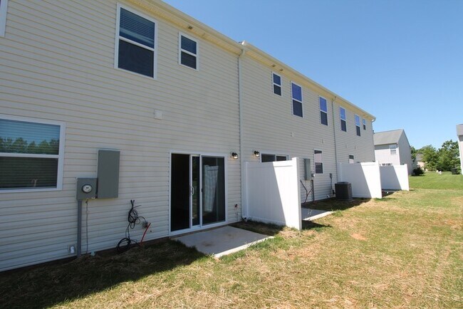 Building Photo - 3BD/2.5BTH Townhome North Western School District