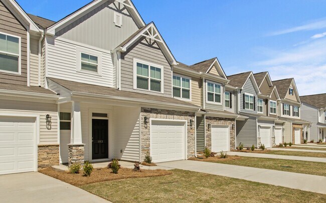 Building Photo - Beautiful TownHome in Powdersville area!  3 bedroom 2.5 bath  Available NOW!