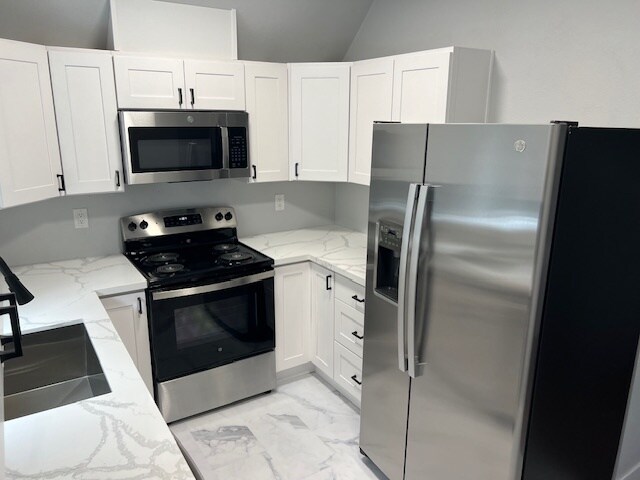 1st floor kitchen 2 - 440 S 312th St - Garage Top