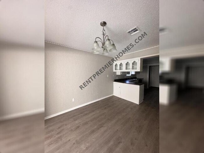 Building Photo - 2632 SW 90th Pl