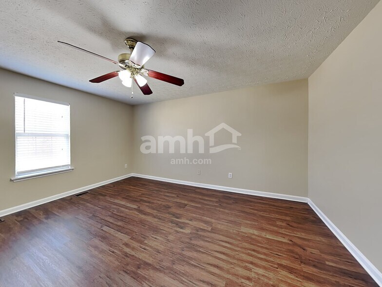 Building Photo - 227 Starlyn Dr