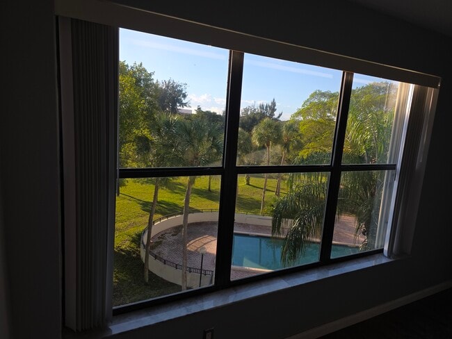 Building Photo - 2312 S Cypress Bend Dr