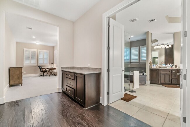 Building Photo - 139 Gildwood Pl