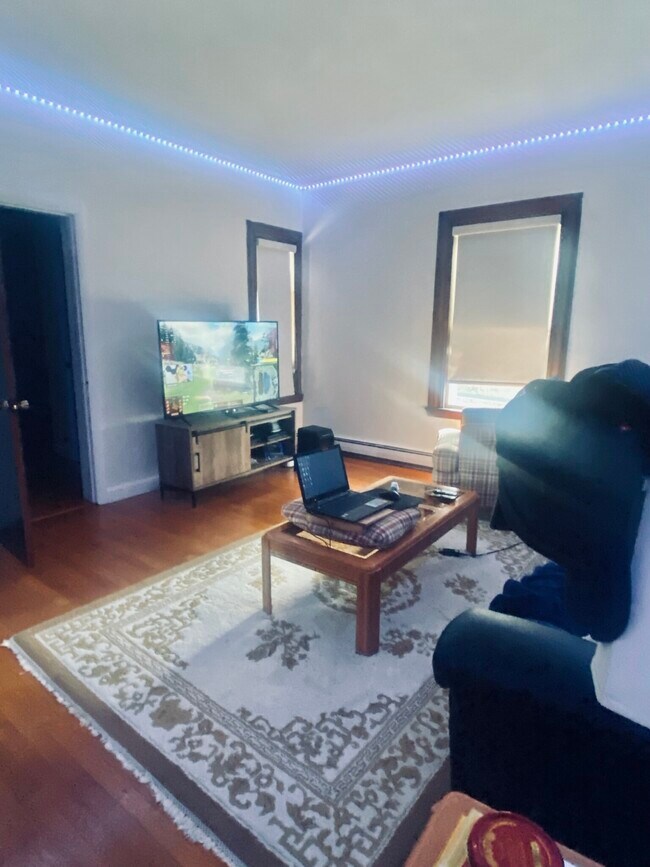 Building Photo - 176 Salem St