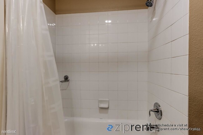 Building Photo - 1 br, 1.5 bath Condo - 88 Bush Street, San...