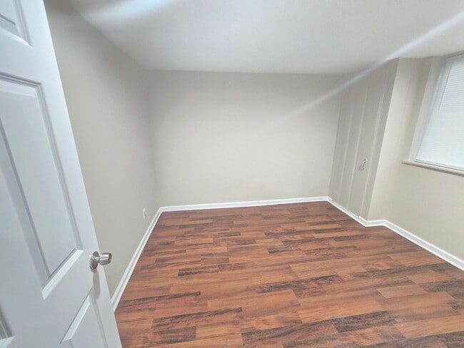 Building Photo - Beautiful 4 Bedroom 2 Bathroom East Baltimore Town Home