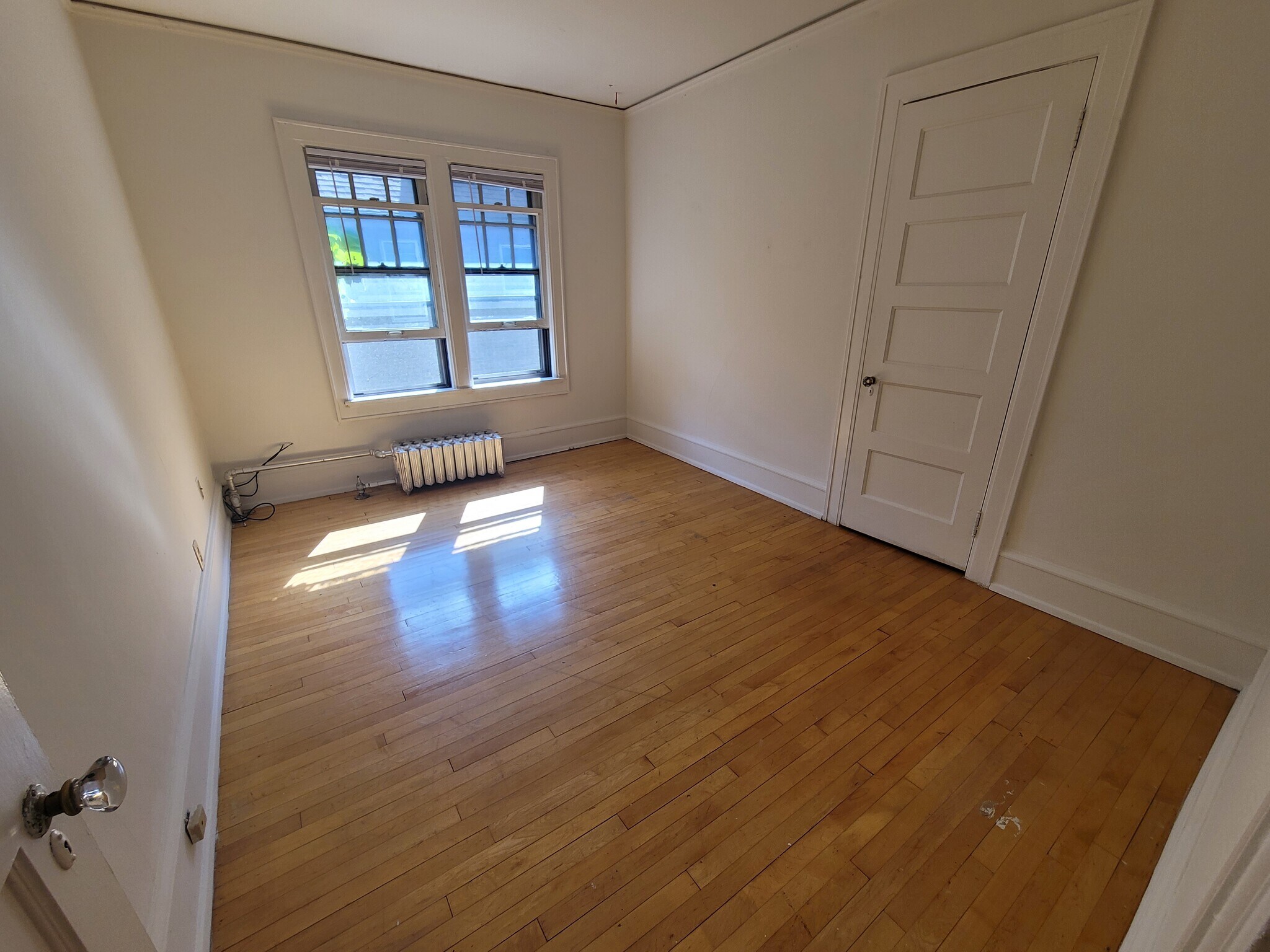 Building Photo - 2541 N Lake Dr