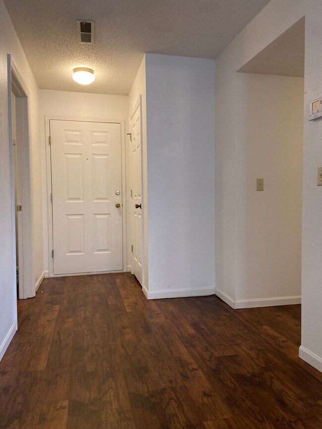 Building Photo - 135 Vixen Cir