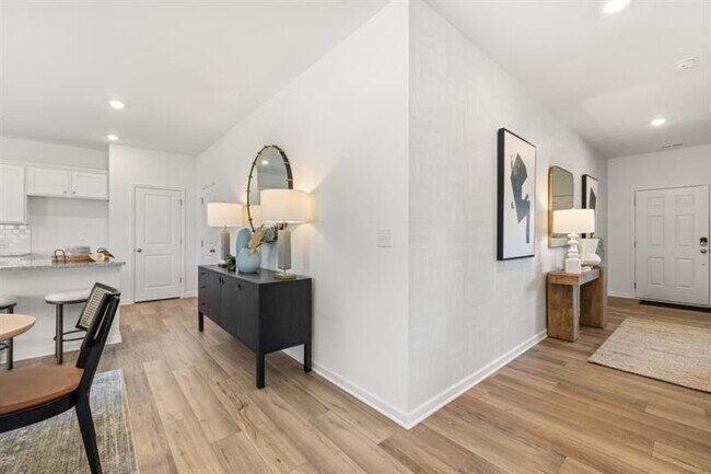 Building Photo - 465 Madison Lakeview Dr